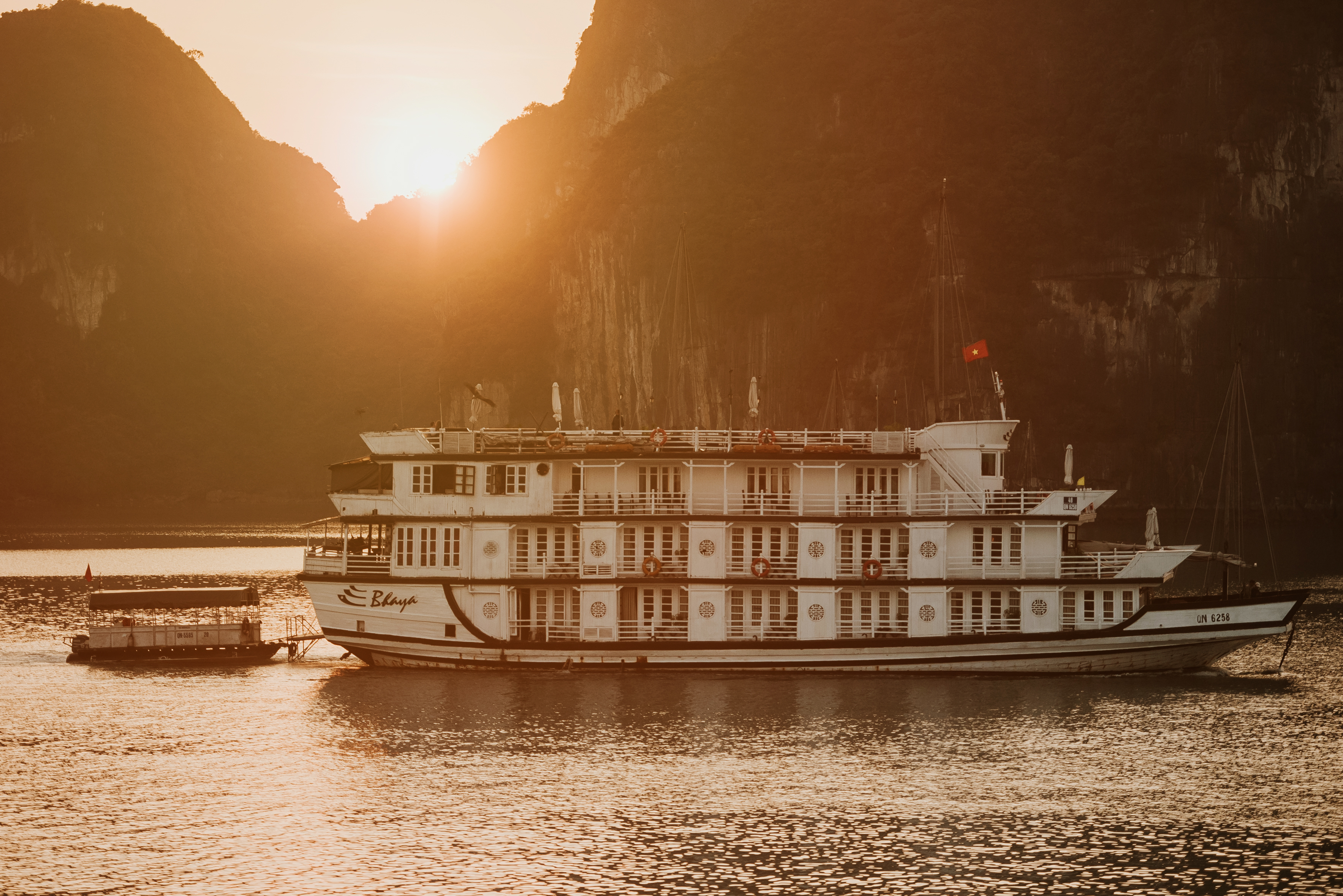 Bhaya Classic 3 - Halong Bay Cruise 2.JPG